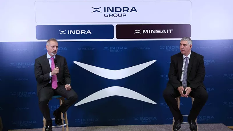 Marc Murtra, presidente de Indra, junto a Jos Vicente de los Mozos, consejero delegado del grupo, en el acto de presentacin de la nueva marca Indra Group.