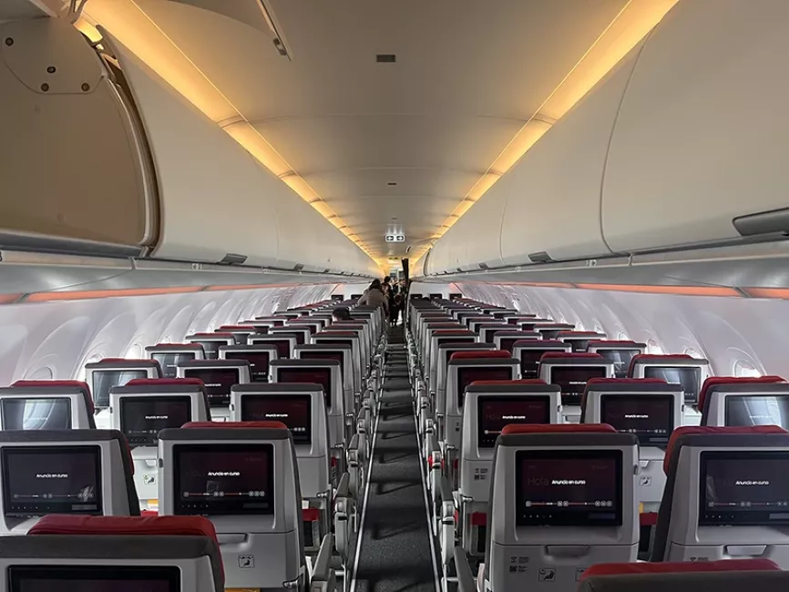 Interior del avión A321XLR de la aerolínea de lanzamiento del avión Iberia.