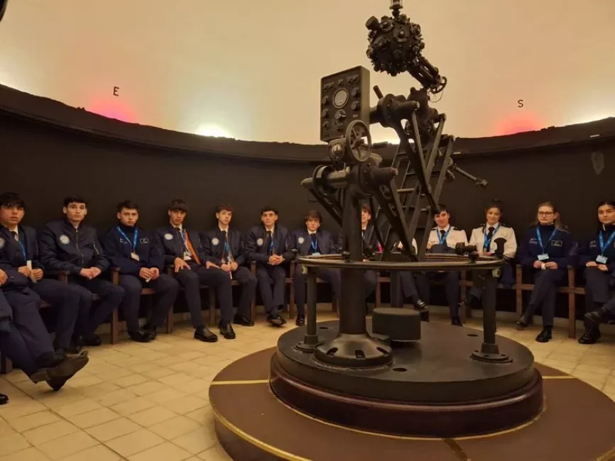 Estudiantes del las promociones 60 y 61 de Adventia en visita al Planetario Celeste. I