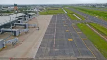 Pista restaurada del aeropuerto de Porto Alegre. 