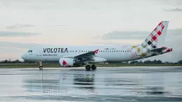 Avin de Volotea en pista. Foto: Volotea