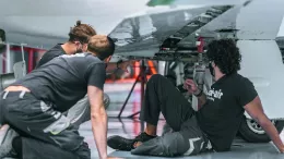 Brok-air cuenta con ms de 25 aos de experiencia y dispone de instalaciones de formacin en Tenerife y Malta.