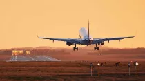 Avin aterrizando en el Aeropuerto de Ciudad Real.
