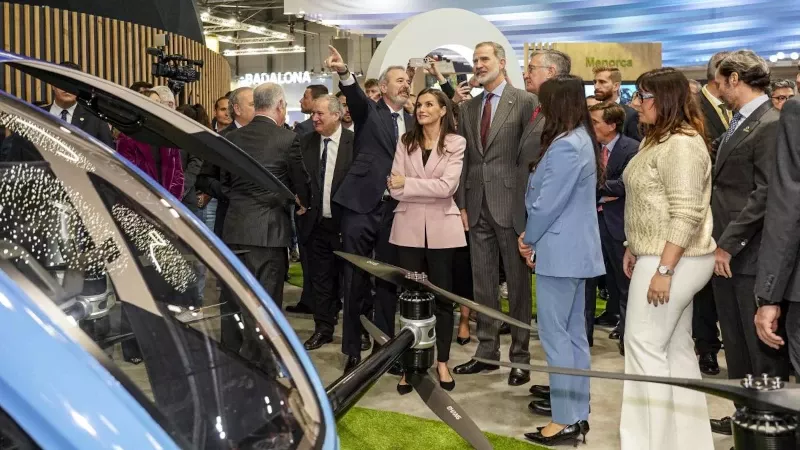 Durante el recorrido inaugural, los Reyes visitaron los pabellones del recinto ferial. Foto: FITUR