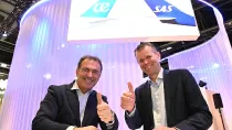 Paul Verhagen, director comercial de SAS (derecha) e Imanol Prez, director comercial de Air Europa tras la firma del acuerdo de cdigo compartido entre ambas aerolneas. Foto: Air Europa