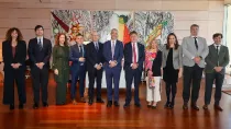 De izquierda a derecha: Beatriz Alcocer, consejera; Manuel Delacampagne, consejero; Elena Roldn, secretaria del Consejo; Antonio Garca, director del Aeropuerto; Javier Marn, vicepresidente ejecutivo; Maurici Lucena, presidente de Aena; Amancio Lpez, consejero; Leticia Iglesias, consejera; Coriseo Gonzlez-Izquierdo, consejera; ngel Faus, consejero; y Pablo Hernndez Lahoz, vicesecretario del Consejo.
