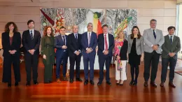 De izquierda a derecha: Beatriz Alcocer, consejera; Manuel Delacampagne, consejero; Elena Roldn, secretaria del Consejo; Antonio Garca, director del Aeropuerto; Javier Marn, vicepresidente ejecutivo; Maurici Lucena, presidente de Aena; Amancio Lpez, consejero; Leticia Iglesias, consejera; Coriseo Gonzlez-Izquierdo, consejera; ngel Faus, consejero; y Pablo Hernndez Lahoz, vicesecretario del Consejo.