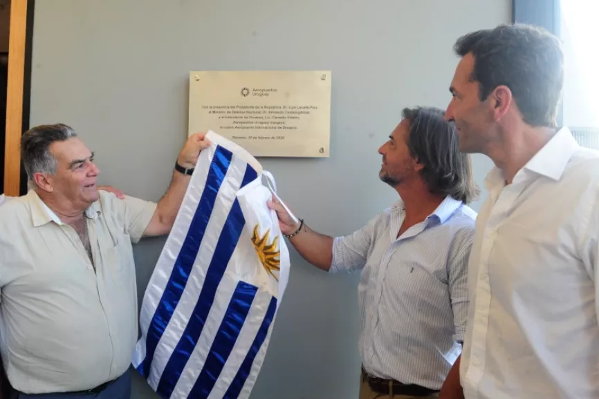 Foto de la inauguración en Uruguay del nuevo Aeropuerto Internacional de Durazno.