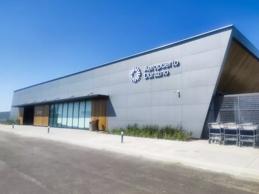 Foto de la inauguración en Uruguay del nuevo Aeropuerto Internacional de Durazno.