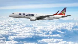 Aeronave de la aeronlnea Airlink en vuelo. Foto: Embraer