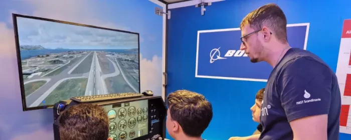 Alumnos en el Aula Newton Cartuja utilizando un simulador de vuelo. Foto: Boeing