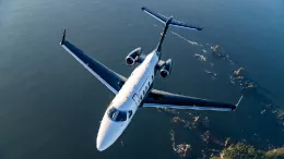 Phenom 300 en vuelo. Foto: Embarer