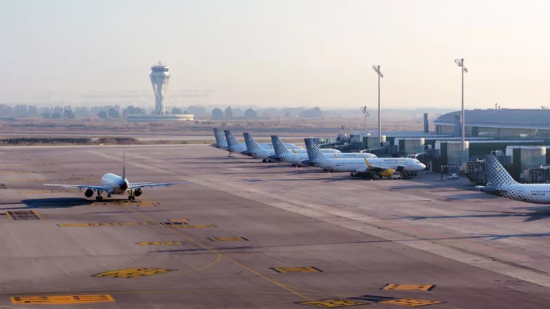 Aviones de Vueling estacionados en el Aeropuerto de Barcelona-El Prat. Foto: Vueling