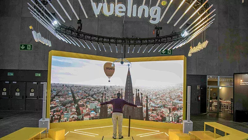 Stand interactivo de Vueling, denominado "El Corazn de Vueling" ubicado en el 4YFN del MWC25. Foto: Vueling