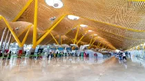 Interior de la terminal 4 del Aeropuerto de Madrid-Barajas. Foto: Aena