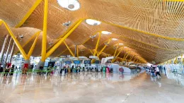 Interior de la terminal 4 del Aeropuerto de Madrid-Barajas. Foto: Aena