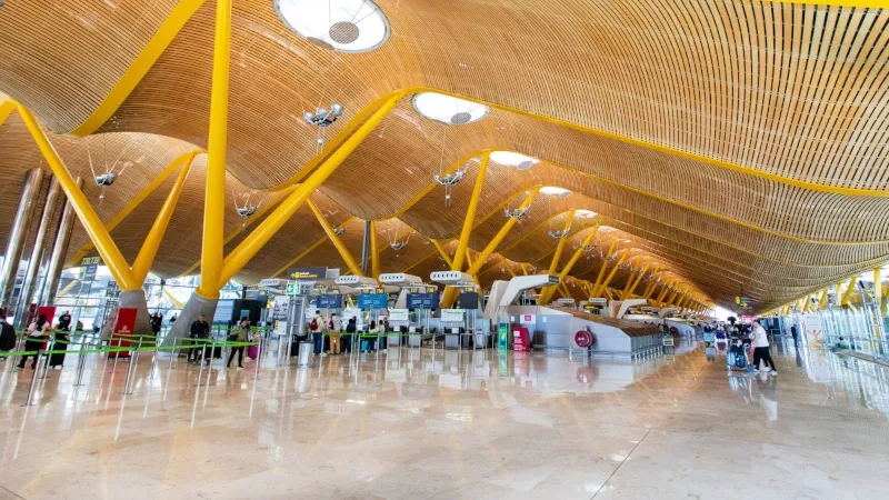Interior de la terminal 4 del Aeropuerto de Madrid-Barajas. Foto: Aena