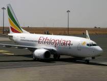 Avión de Ethiopian Airlines en pista.